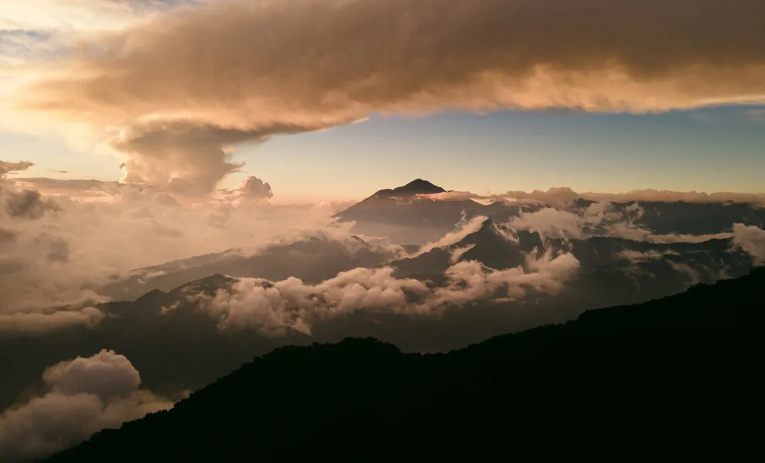 Mountains with cloud above